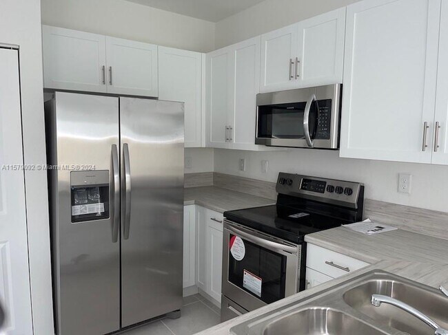 Foto del edificio - 2682 SE 11th Ct