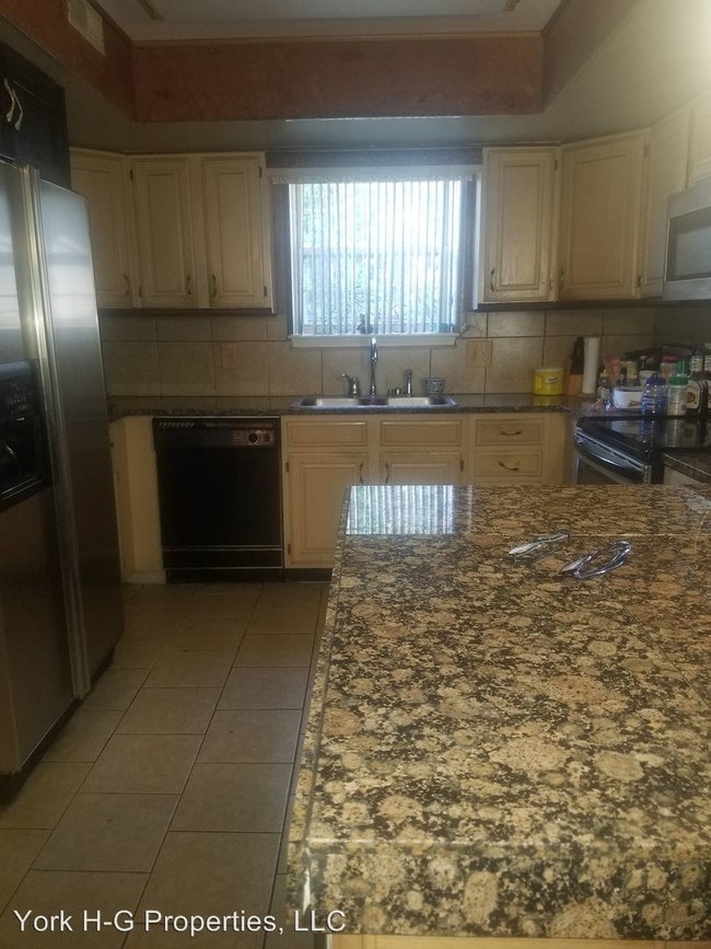 Building Photo - 3309 Glen Hollow Dr
