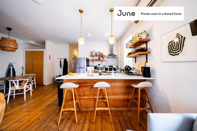 Building Photo - Room in Shared 4 bed/2 bath home