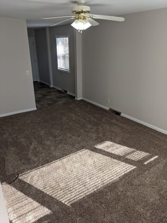 Building Photo - 302 Proctor Ln
