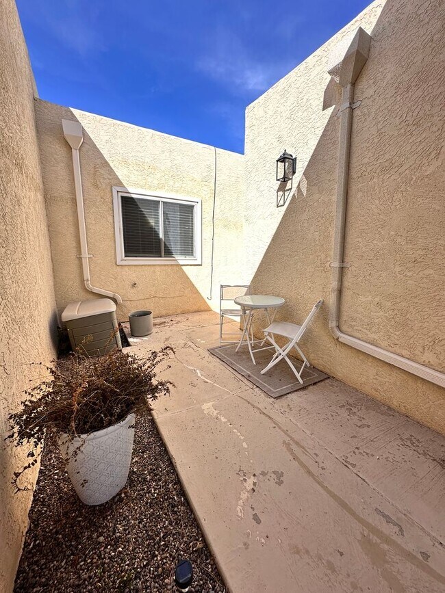 Building Photo - Move in Special! 2 Bedroom 2 Bath Townhome...