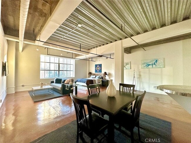 Photo - 312 W 5th St Apartment