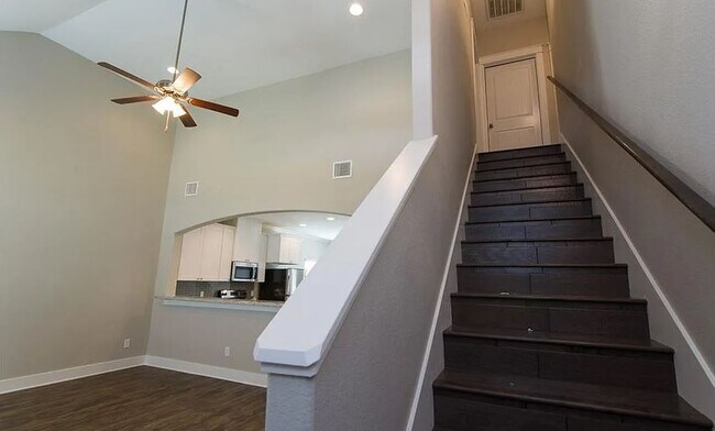 Foto del edificio - 124 Waverly Dr