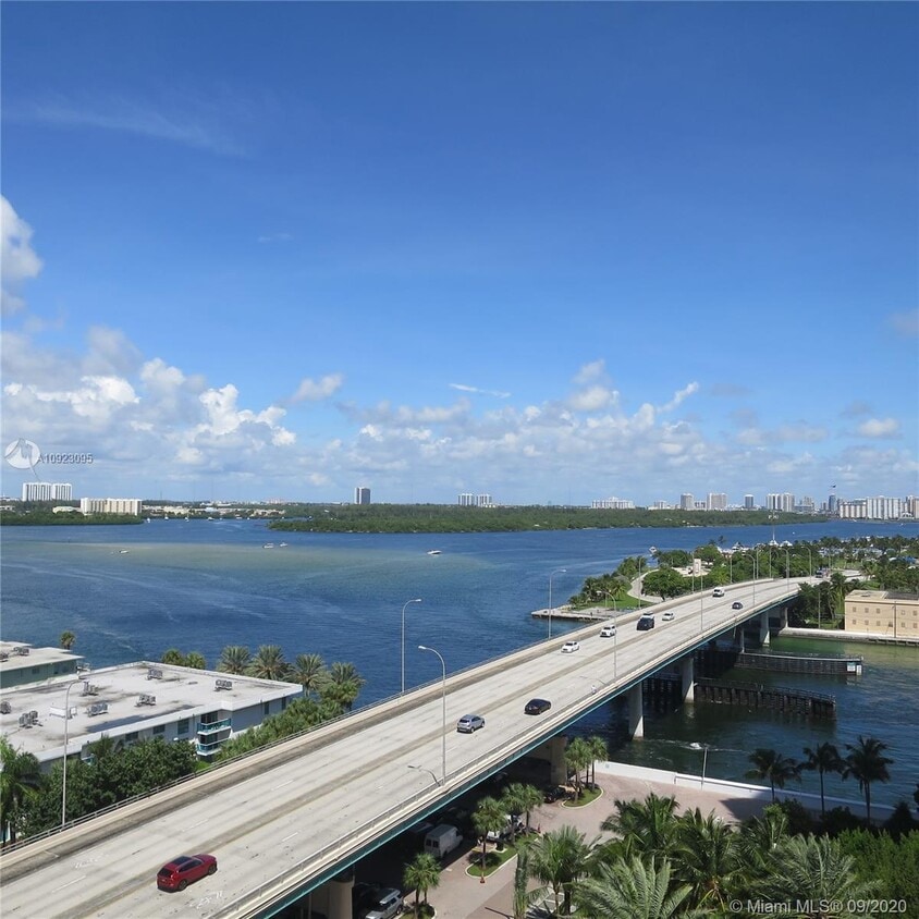 Primary Photo - 10275 Collins Ave