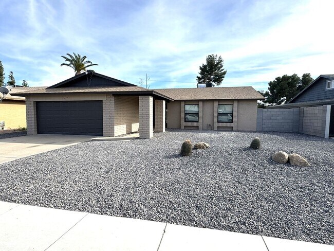 Building Photo - Fully Remodeled Home in Chandler, Everything inside is Brand New!