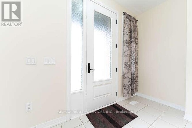 Building Photo - 203 HUNTINGFORD Trl