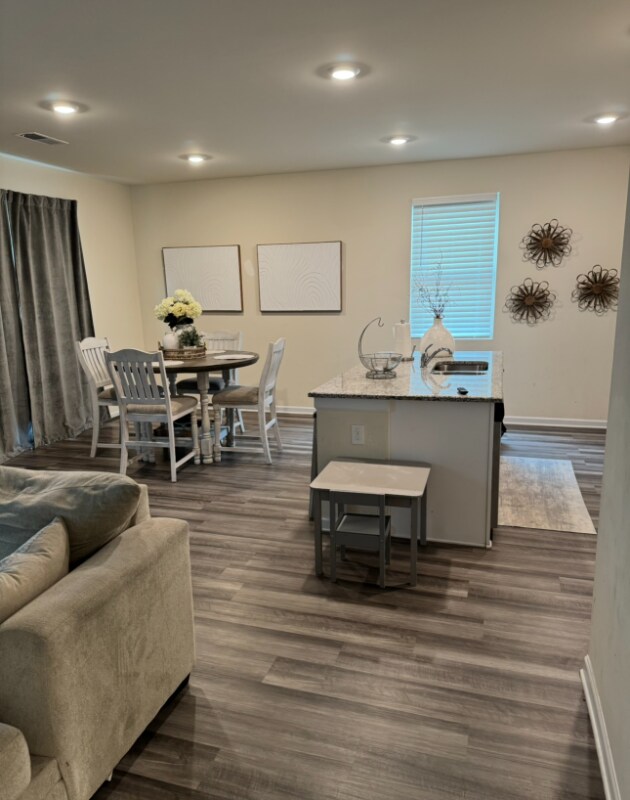 Foto del edificio - 625 Moorings Ave