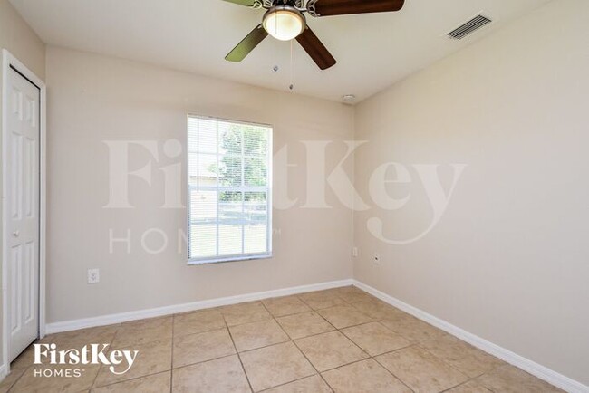 Building Photo - 3923 E Gator Cir