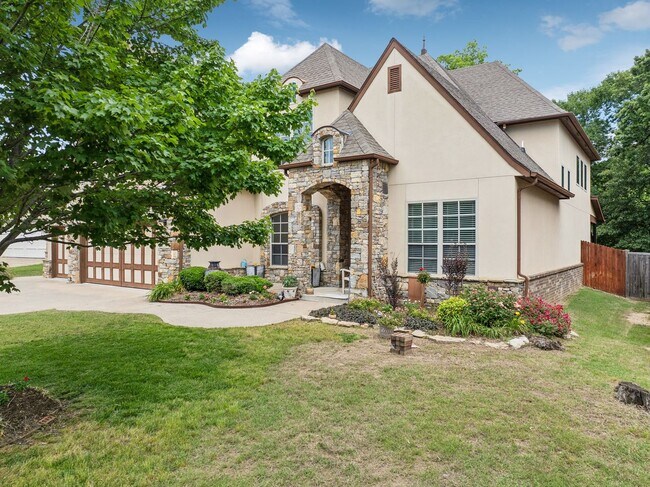 Foto del edificio - Stunning 5 bedroom 4.5 bath in Stonebrooke Glenn