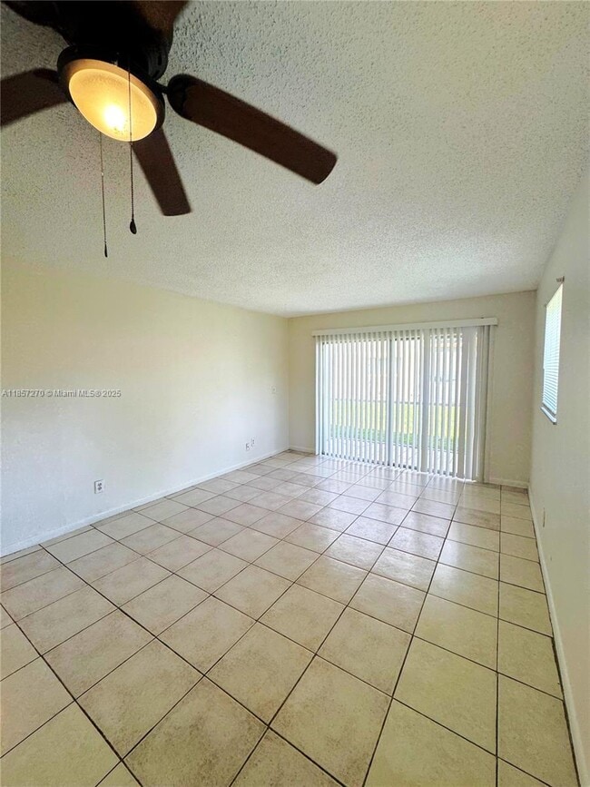 Building Photo - 933 W Jasmine Dr