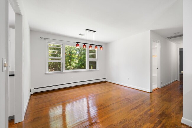 Foto del edificio - 31 Raven Wood Rd