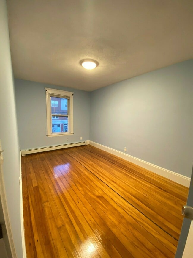 Building Photo - 66 Beacon St