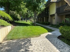 Building Photo - 714 Briarwood Ln