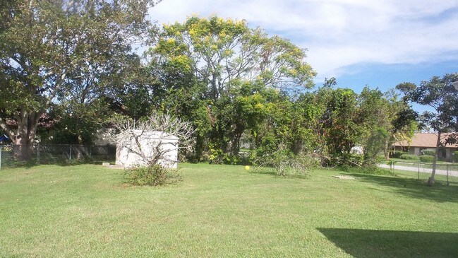 Foto del edificio - 828 Black Duck Dr