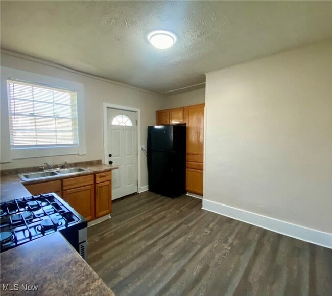 Building Photo - 39 Brown St