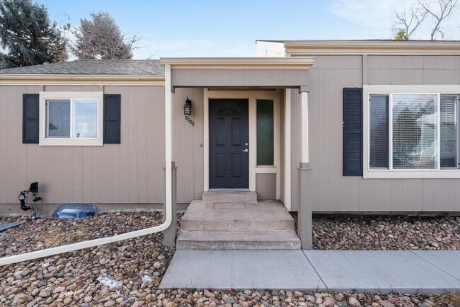 Building Photo - 5025 E Weaver Ave