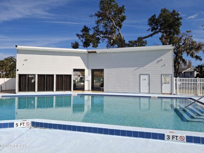 Foto del edificio - 1302 Deer Springs Rd