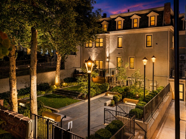 Building Photo - The Roe at Manayunk Apartments and Townhomes