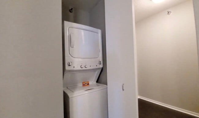 Foto del edificio - 245 E Ohio St