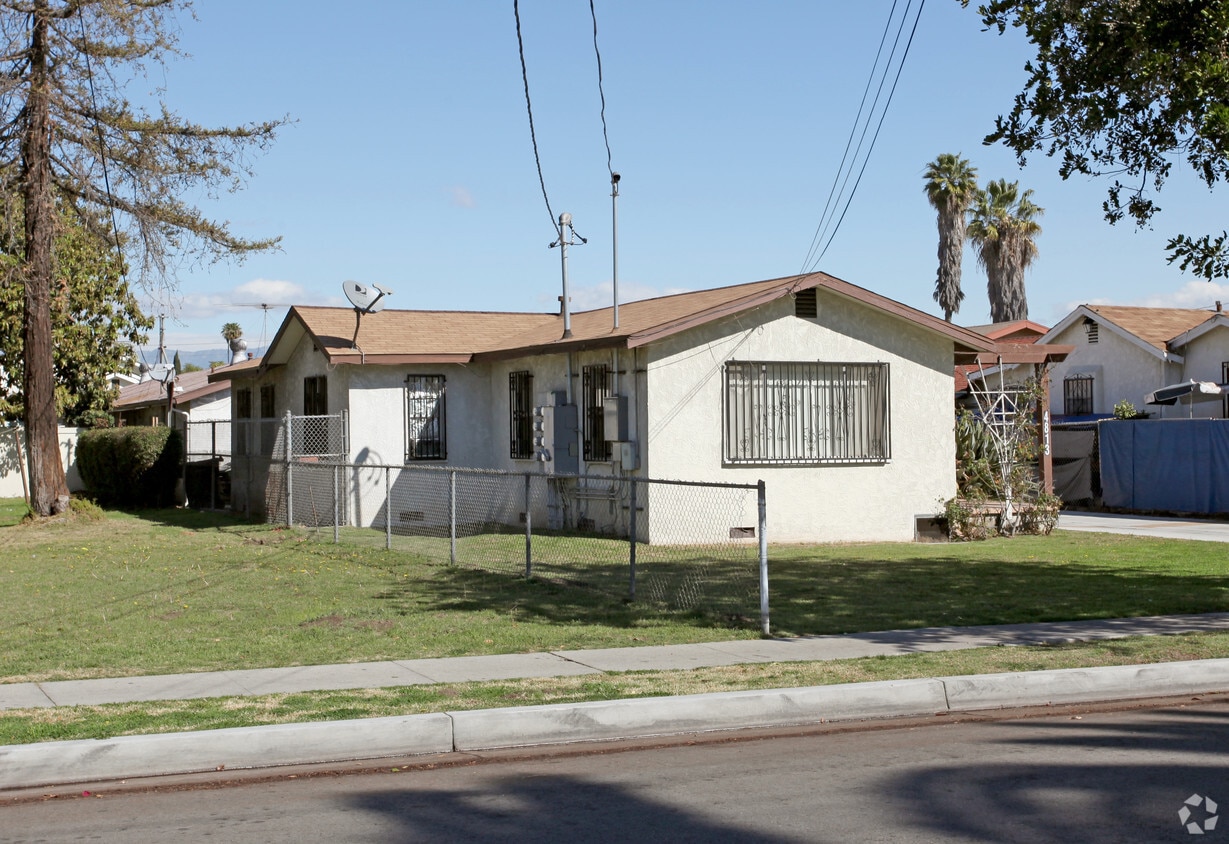 Building Photo - 4813-4817 Live Oak St