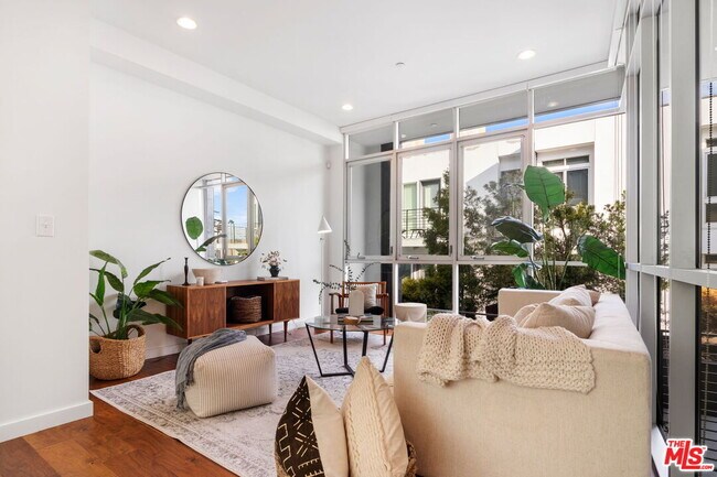 Foto del edificio - 4151 Redwood Ave