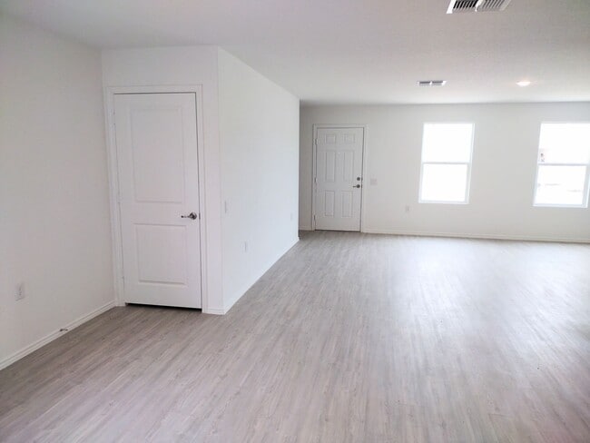 Photo - 1214 Janzen Rd House