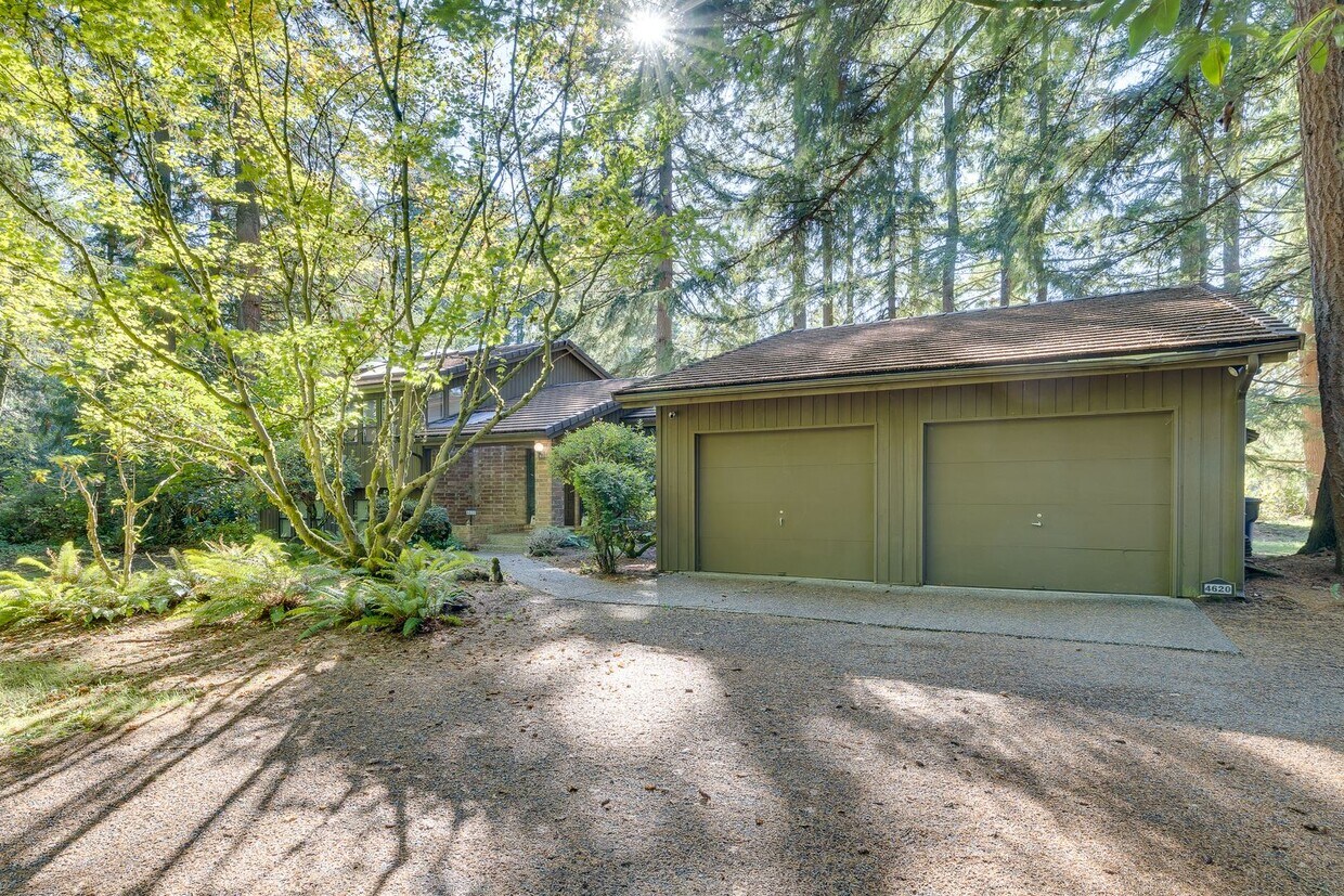 Foto principal - Mid Century Charming Bothell Home For Rent!