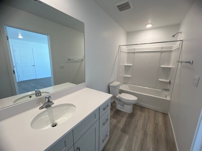 Building Photo - Brand New Old Sorrel Townhomes