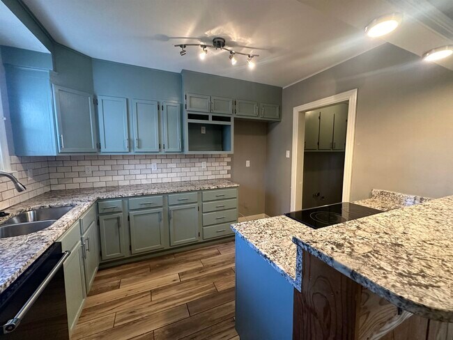 Building Photo - 3171 Carnes Ave