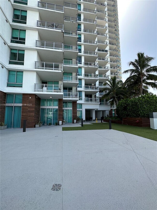 Foto del edificio - 350 S Miami Ave