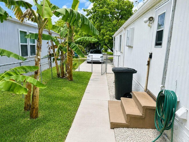 Foto del edificio - 3028 SW 50th St