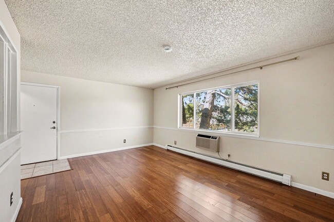 Building Photo - 232 S Brentwood St
