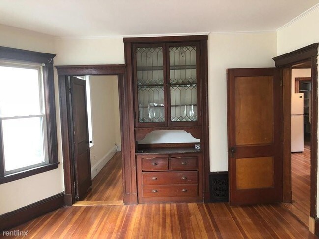 Building Photo - 2 br, 1 bath - 18 Saint Marks Rd