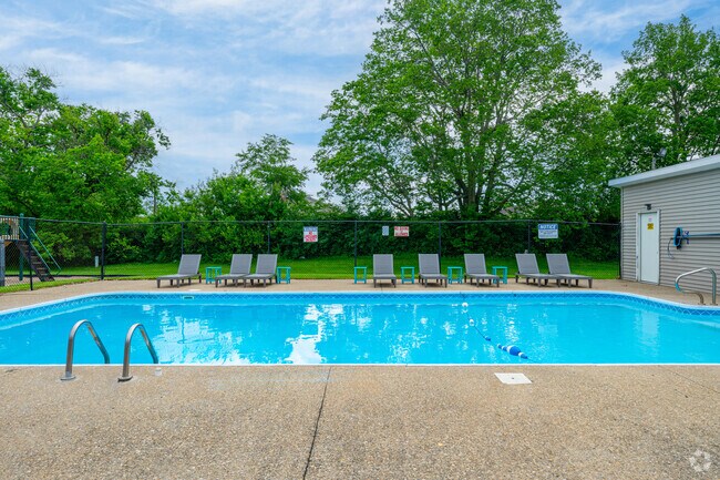 Piscina - The Enclave Apartments