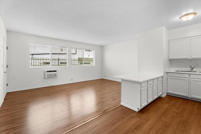 Plano de planta - 4458 Woodman Ave