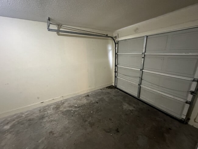 Building Photo - House for Rent