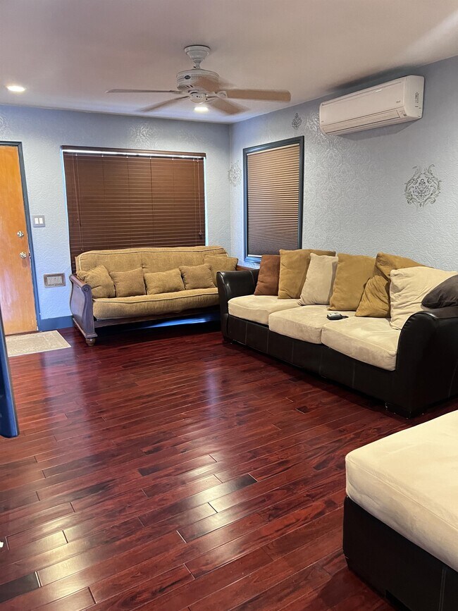 Foto del edificio - 6121 Kerch St