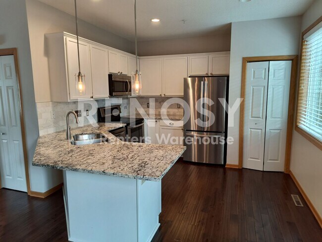 Building Photo - 4BD/2BA in Hopkins Available Now
