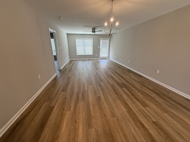 Building Photo - 102 Berkshire Cir