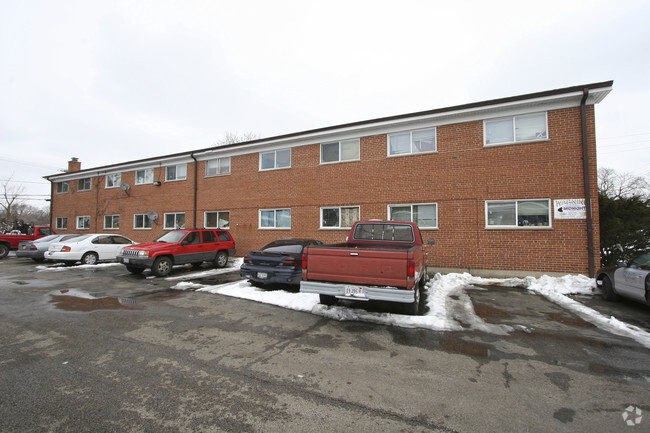 Building Photo - 400 W Division St