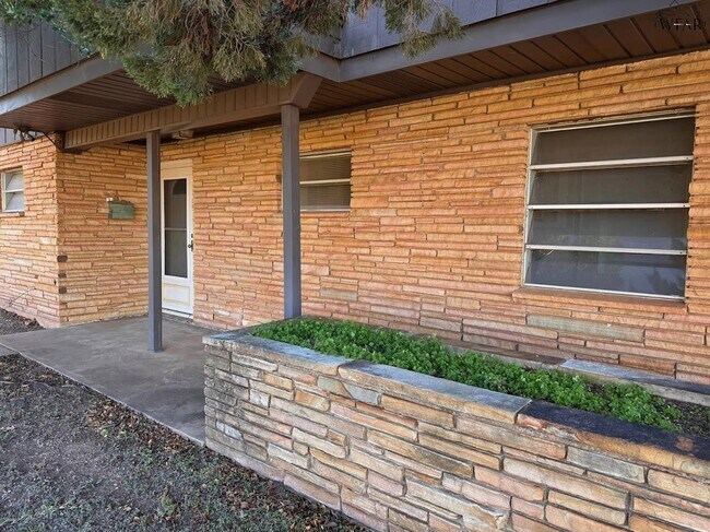 Foto del edificio - 4200 University Ave