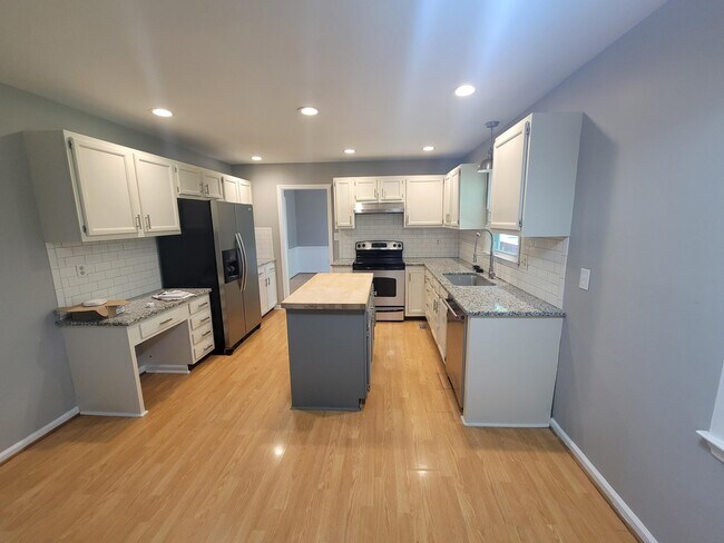 Foto del edificio - 1708 Oak Pl Ct