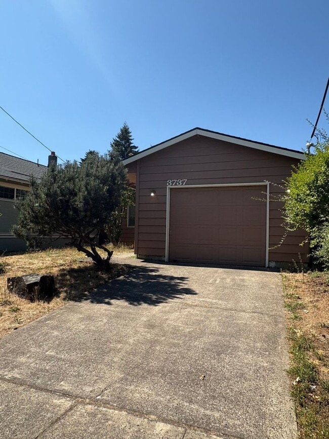 Building Photo - 3737 SE 68th Ave