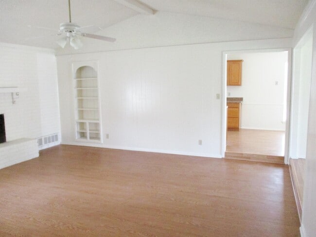 Building Photo - 1400 High Ridge Rd