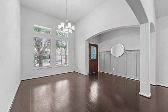 Foto del edificio - 5311 Gibralter Pl