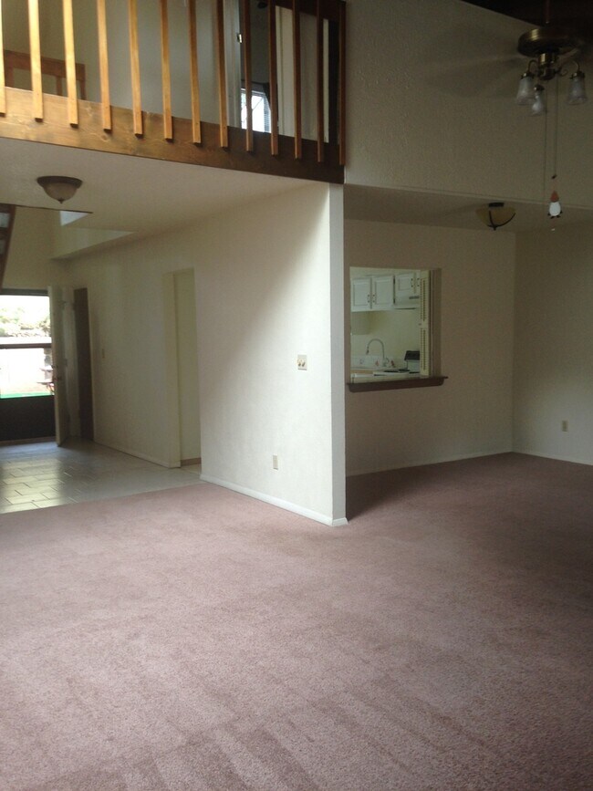 Building Photo - Spacious 3B/2B Home in Boulder