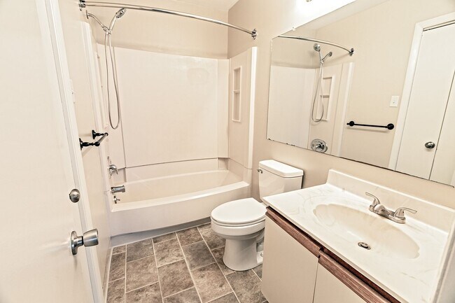 Foto del edificio - 2 bedroom, 2.5 bath townhome in Pike Creek