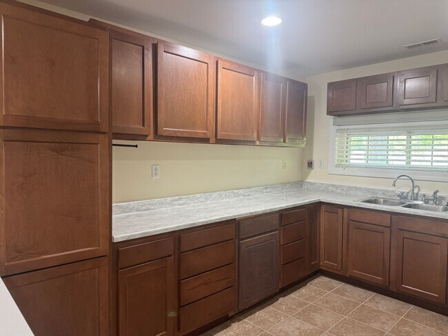 Foto del edificio - Newly remodeled brick home in New Bern
