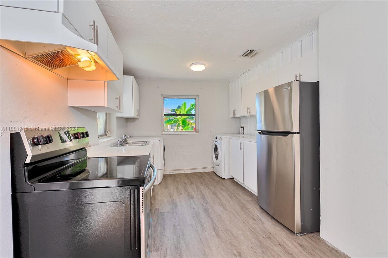 Primary Photo - 6130 SW 32nd St