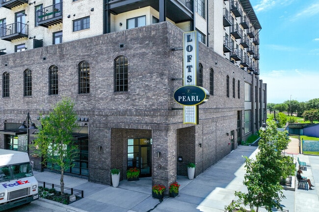 Entrada - Pearl Lofts